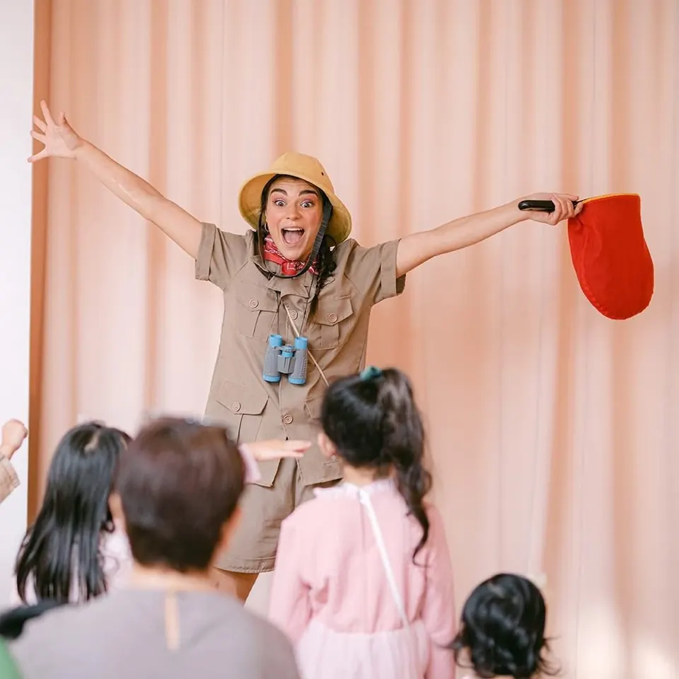 Safari explorer party entertainer in khaki outfit and pith helmet performing animated puppet show for children at a Melbourne kids party